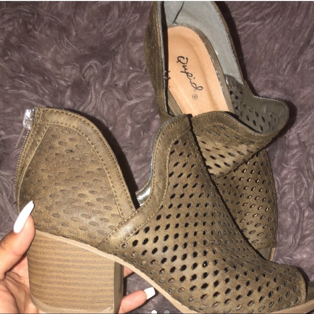 Qupid Brand open-toed booties🤩